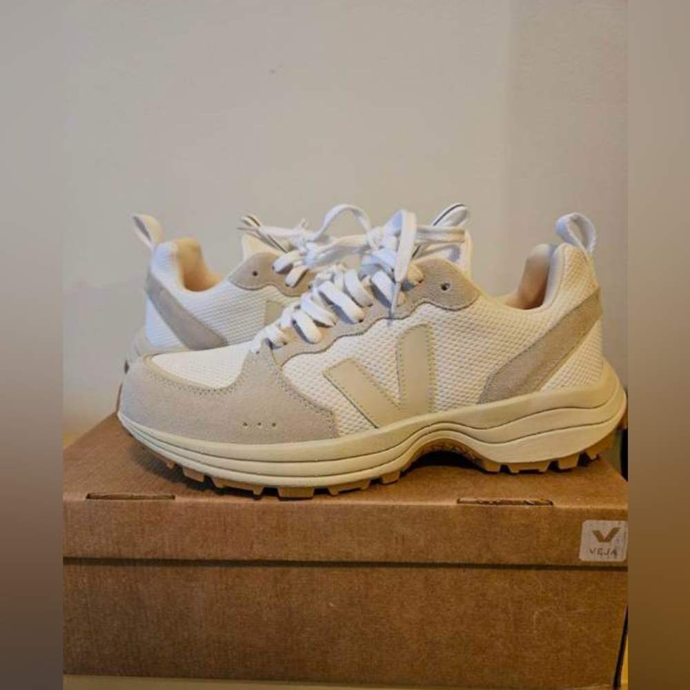 VEJA Venturi Bicolor Suede Sneakers Size 11